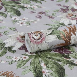 Sublime Vliestapete mit elegantem Blumenmuster in Lila, 10 m x 52 cm.
