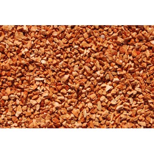 Nahaufnahme: Verona-Rot Marmorsplitt, 9-12 mm, ideal für Garten- und Landschaftsbau.