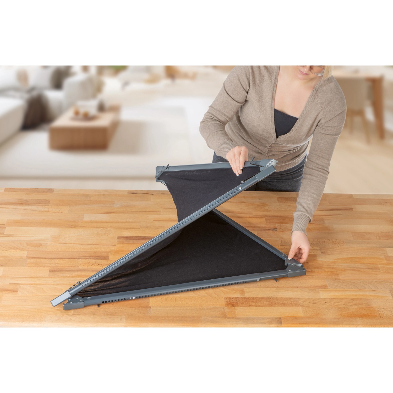 Easymaxx Moskitonetz Magic Fit, anthrazit, für Fenster: Anpassbares Insektenschutzgitter wird montiert.