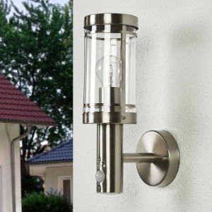 Moderne Lindby Außenwandleuchte Djori aus Edelstahl mit Bewegungsmelder und klarem Zylinder.