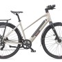 TELEFUNKEN UH210 E-Bike in Seidengrau, 28 Zoll mit Gepäckträger und Straßenausstattung.