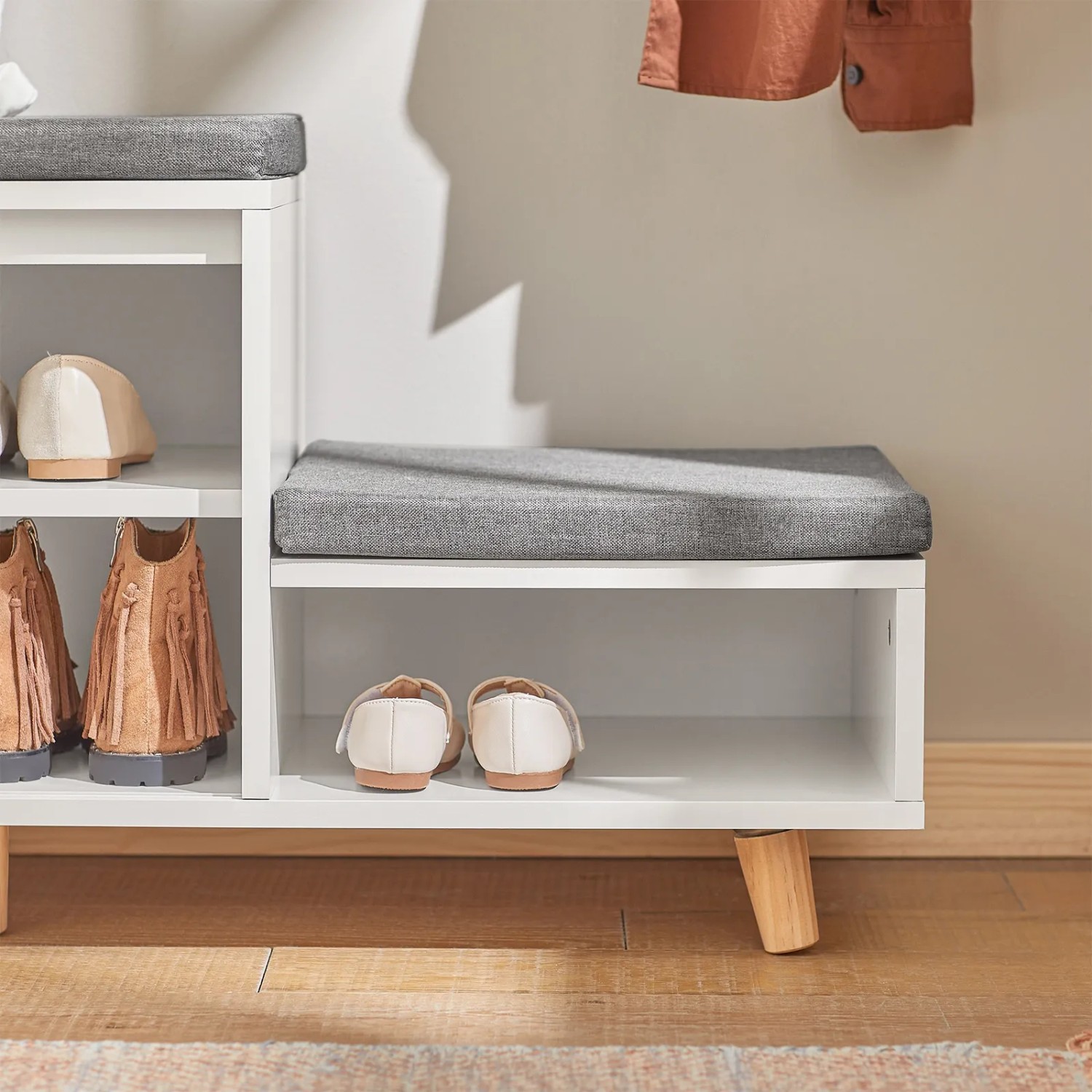 SoBuy Schuhbank FSR125-WN mit Sitzflächen, Schiebetür, aus MDF und Bambus, weiß.
