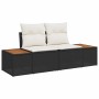 Schwarzes 5-teiliges Garten-Sofa-Set aus Poly Rattan mit hellen Kissen und Tischflächen.