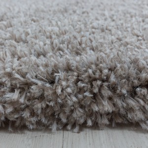Detailansicht: Beiger Ayyildiz Hochflorteppich Fluffy mit langem Flor.