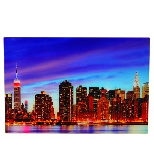 Glasbild New York (40x60cm) mit Skyline bei Nacht als Wanddekoration.