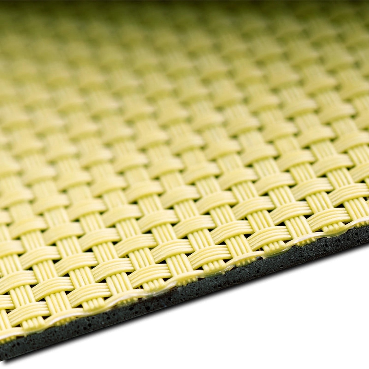 Detailansicht: Wetterfester, hellgelber Outdoor Teppich Aversa mit gewebter Struktur.