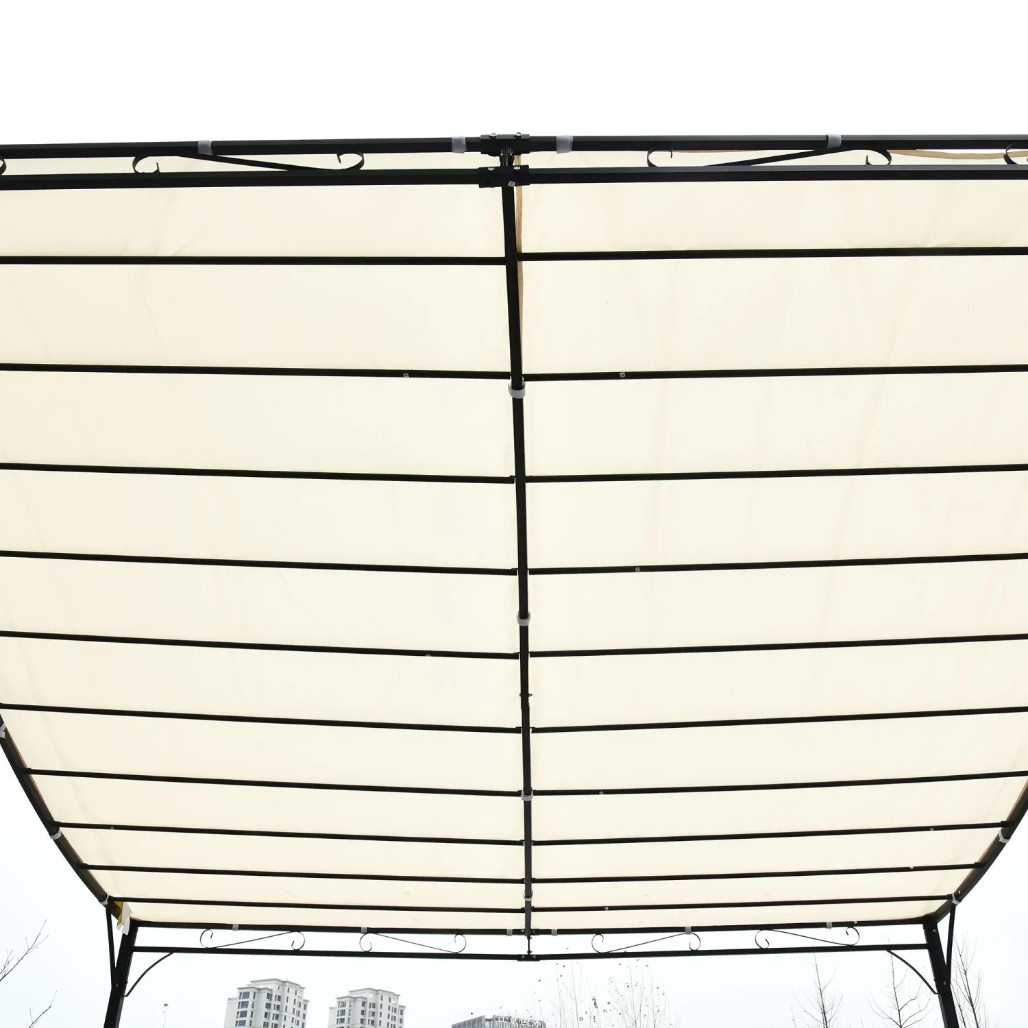 Detailansicht der cremeweißen Outsunny Pergola Gazebo mit Metallgestell. Markise für Garten und Terrasse.