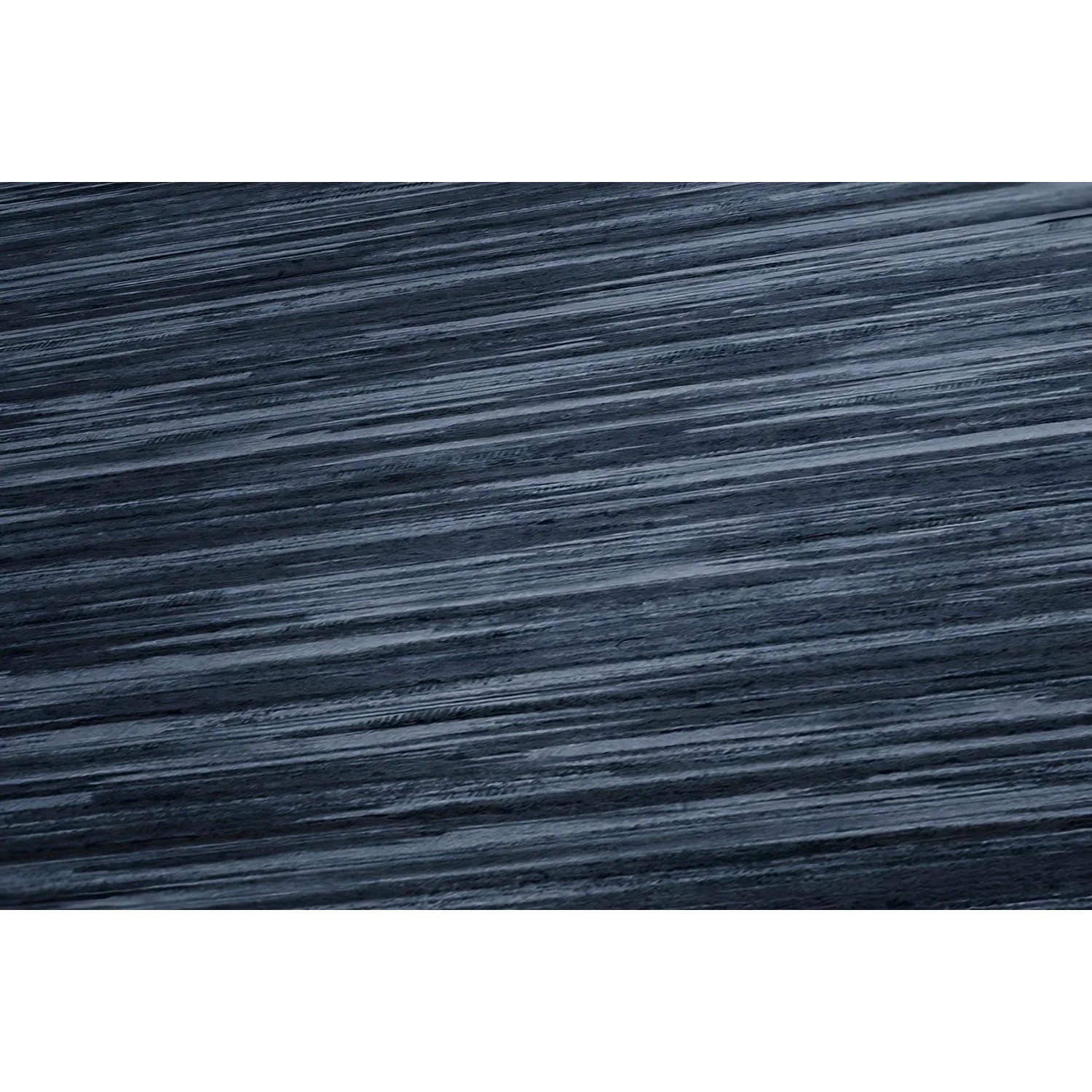 Blaue Vliestapete mit leichtem Streifenmuster der Kollektion Profhome.