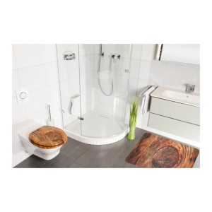 Sanilo Badteppich Rustikal 70x110 cm im Badezimmer mit Holzmuster.