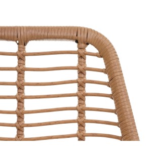 Detailansicht Polyrattan-Geflecht einer naturfarbenen Lounge-Gartenmöbel Garnitur.