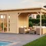 Bertilo Elementgartenhaus Pentus 2 Office Lounge aus Holz mit Sitzbereich im Garten.