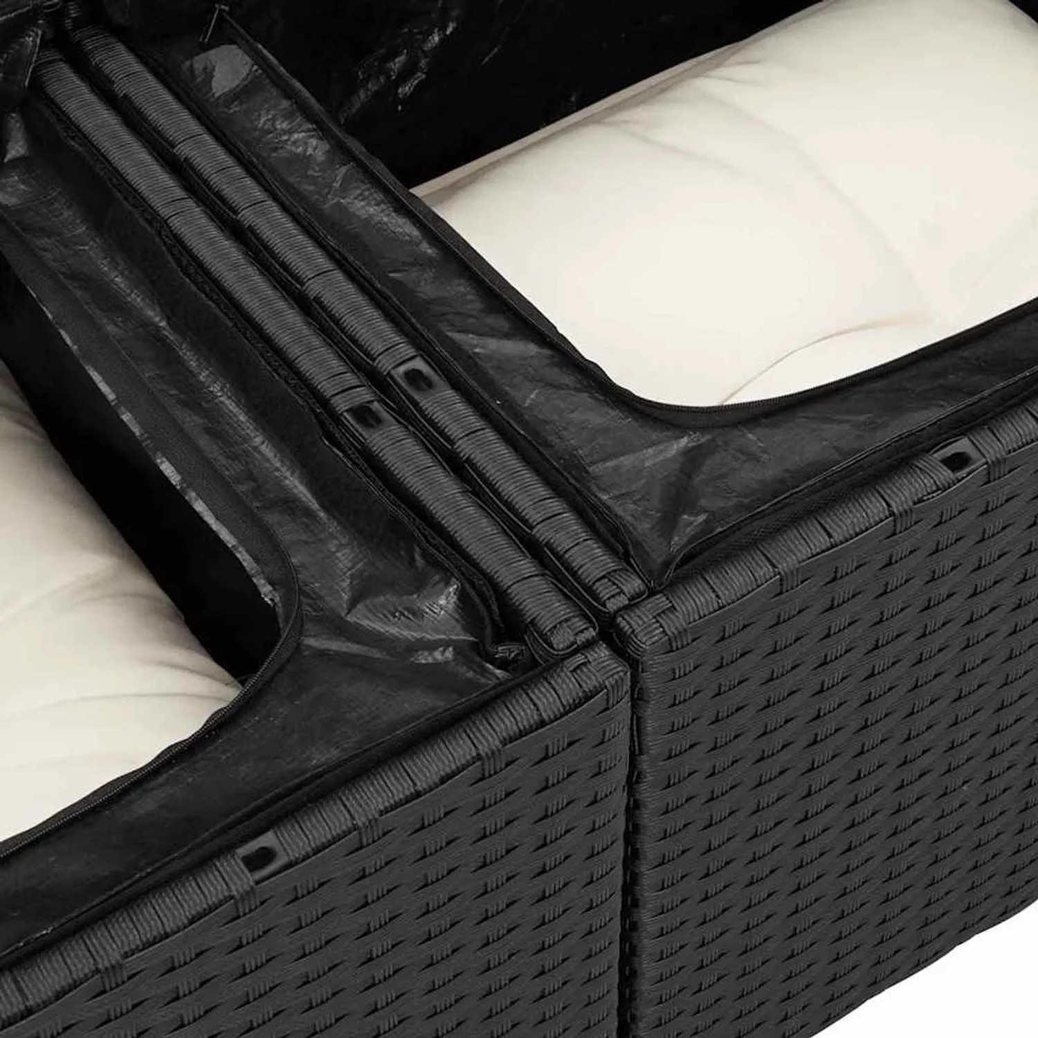 Detailansicht eines schwarzen vidaXL Garten-Sofa-Sets aus Rattan mit Stauraum.