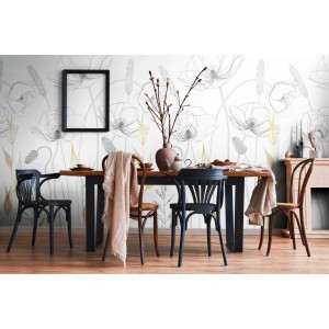 Livingwalls Fototapete Blumen in Weiß, Schwarz und Gelb im Esszimmer mit Tisch und Stühlen.