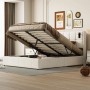 Offenes Doppelbett 160x200 cm mit Stauraum und Leselampe im Schlafzimmer.