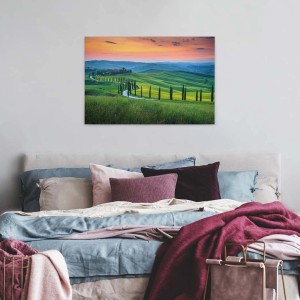 Buntes Toskana Wandbild auf Leinwand mit mediterraner Landschaft im Wohnzimmer.