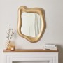 Goldener Wandspiegel SANTEC mit asymmetrischer Form, 59x77 cm.