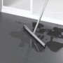 Wenko Boden- und Fensterwischer Rosole aus Edelstahl in Aktion auf Fliesenboden mit Wasser.