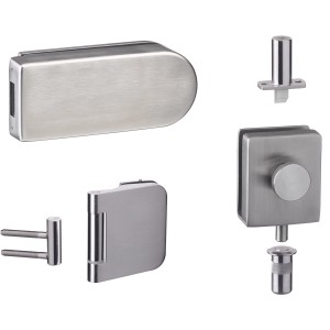 Beschlag-Set für Glastür, zweiflügelig, Edelstahl gebürstet, bestehend aus Gegenkasten, Bändern, Türschnapper und Bandmittelteilen.