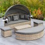 Merxx Relaxinsel Riva Premium: Lounge-Gartenmöbel mit Sonnendach, Tischchen und grauen Kissen.