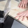 Einhell HM Sägeblatt Ø 315 mm im Einsatz beim Sägen von Holz mit einer Tischkreissäge.