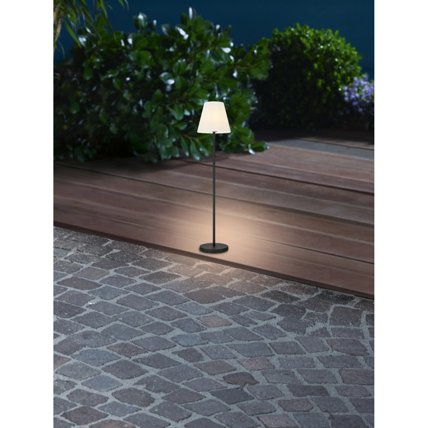 Weiße Außenstehleuchte Verna, 150cm hoch, für Garten und Balkon. Dekorative Gartenleuchte.