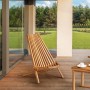 Heller Holzfarbton Gartenstuhl (57x88x83) aus Akazienholz, klappbar.