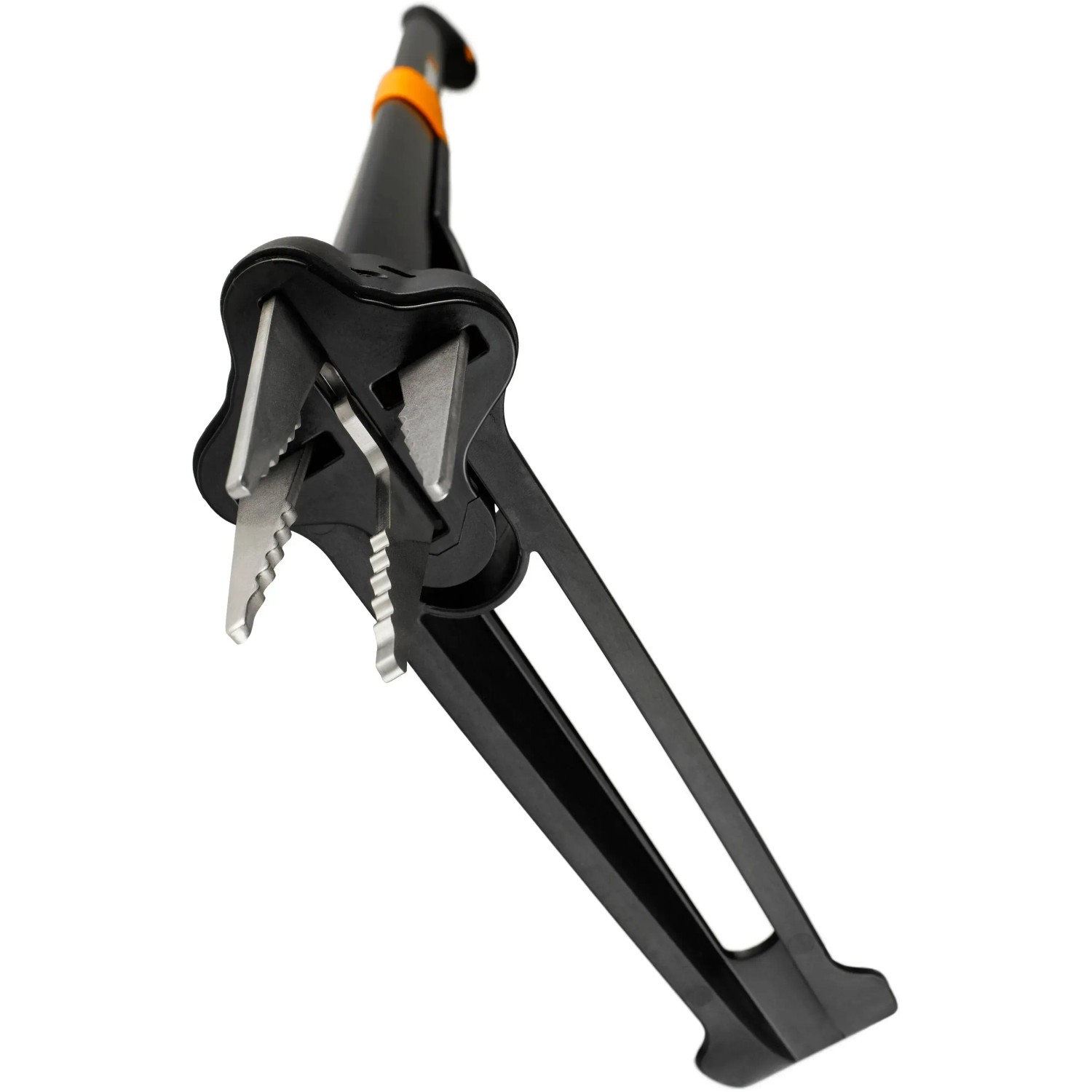 Fiskars Xact Unkrautstecher mit Greifmechanismus und Teleskopstiel für rückenschonendes Arbeiten.