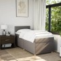 vidaXL Boxspringbett mit Matratze, taupefarbener Stoff, 80x200 cm. Bett mit Nachttisch im Schlafzimmer.