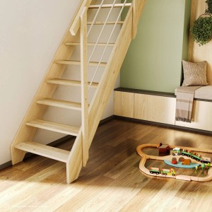 Helle Intercon Raumspartreppe Palermo aus Fichtenholz mit Edelstahlgeländer in modernem Raum. Treppenbreite 73 cm, Höhe bis 280 cm.
