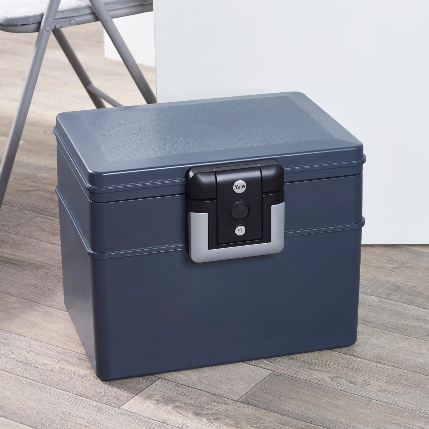 Graue Yale Feuer- und Wasserschutz-Kassette 16,8 l für Dokumente und Wertsachen.