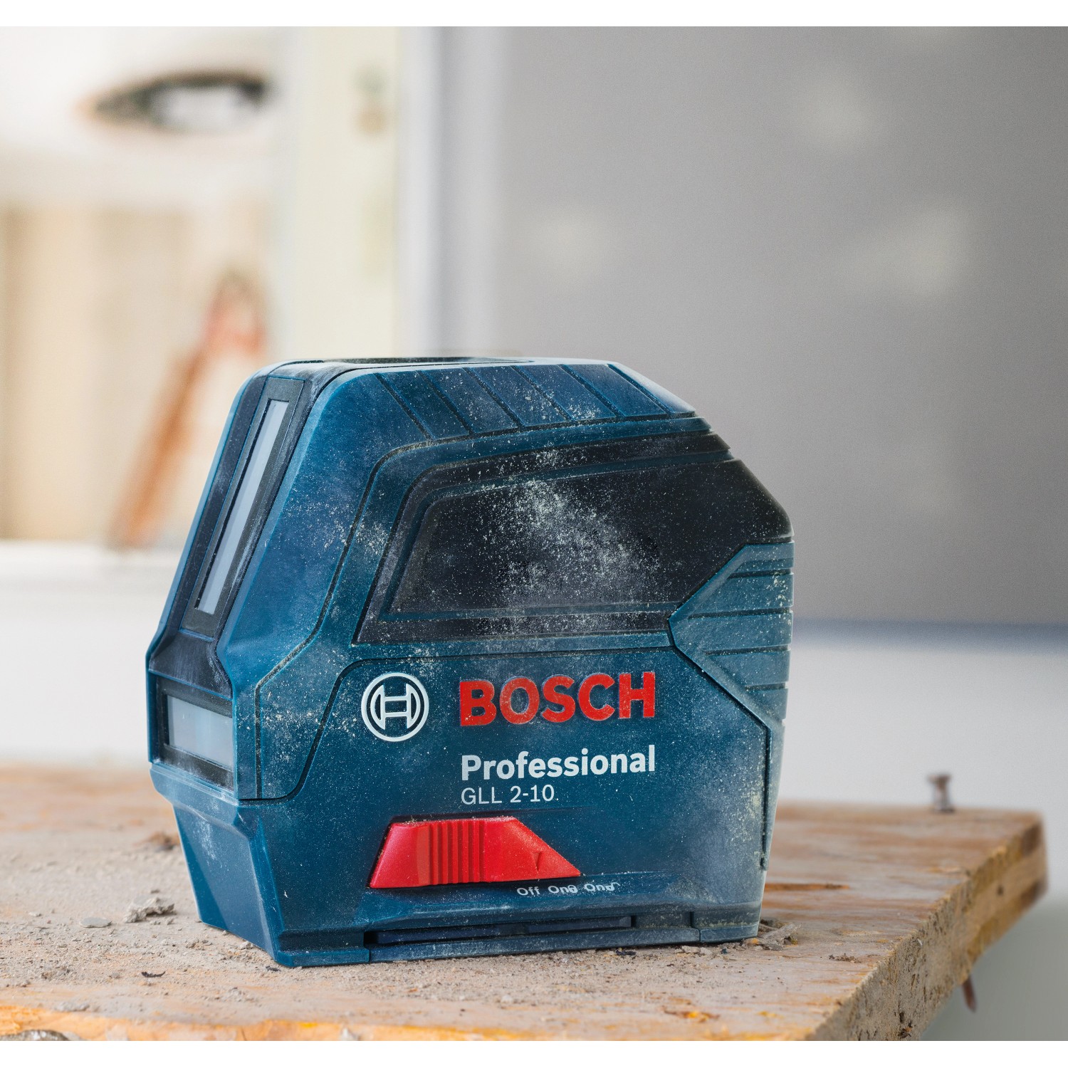 Bosch Professional GLL 2-10 Kreuzlinienlaser, blau, für präzise Nivellierarbeiten.