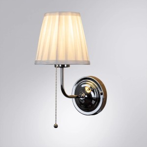 Arte Lamp Wandleuchte Marriot: Chrom-Metall mit plissiertem Stoffschirm und Zugschalter, beleuchtet.