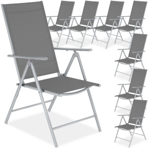 Set mit 8 klappbaren, silbernen Gartenstühlen mit Textilbezug und Armlehnen.