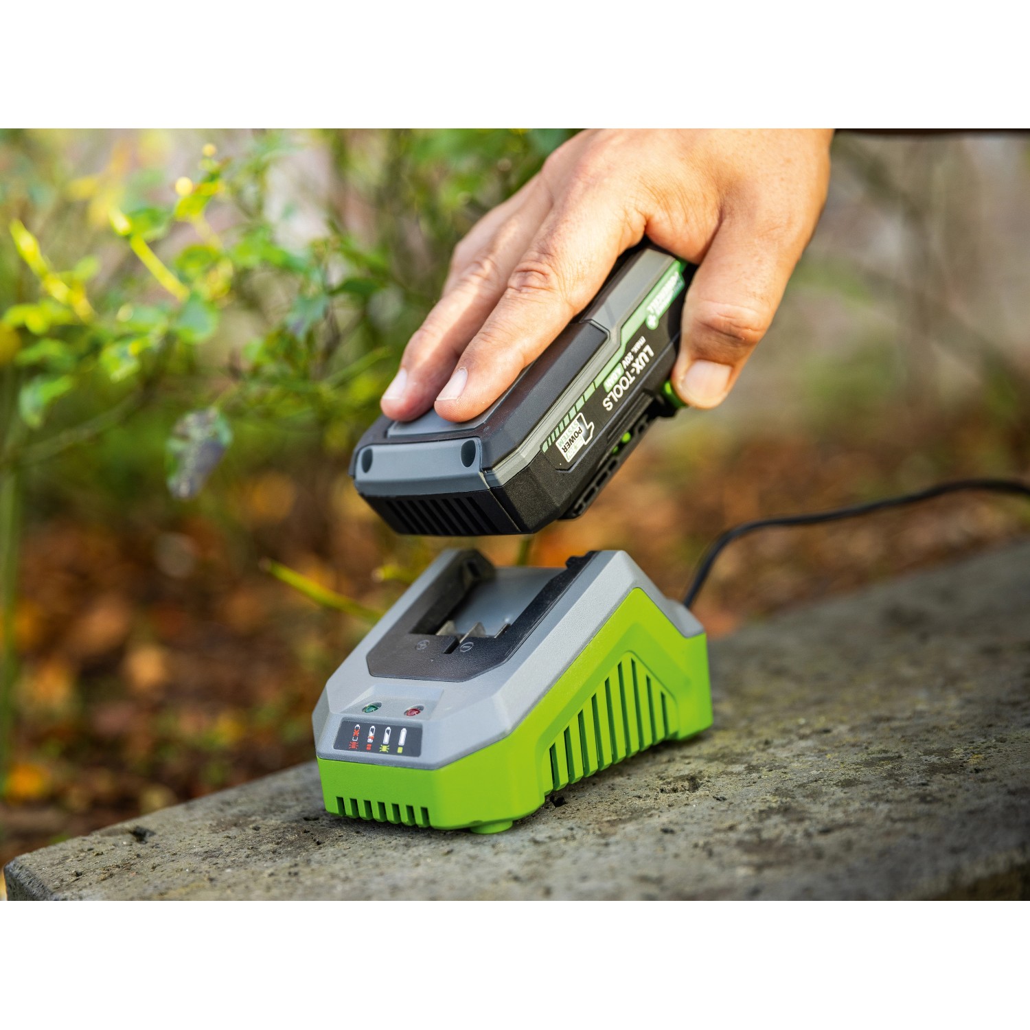 LUX-TOOLS Akku 20V 4Ah mit Ladestation aus dem 1 PowerSystem Starter Set.