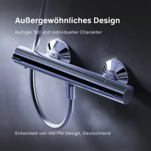 Glänzender, verchromter AM.PM Duschthermostat mit zwei ergonomischen Griffen und Brauseanschluss. Modernes Design für die Dusche.