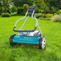 Gardena Comfort Spindelmäher 400 C auf Rasen, Handrasenmäher mit berührungsloser Schneidetechnik.