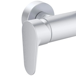 Detailaufnahme: Ideal Standard Einhebel-Armatur für Duschsystem, silberfarben.