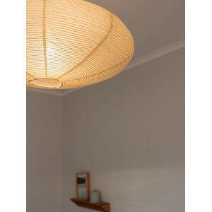 PR Home Yuni Pendelleuchte aus Reispapier, elliptisch, mit feinem Stahldrahtmuster.