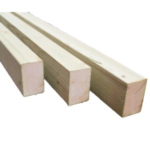 Holzfußboden Gartenhaus: Naturbelassene Sockelleisten (18mm) aus Fichte.