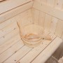 Fasssauna Lahti Deluxe XL Detail: Holzkübel und Kelle auf Saunabank aus Fichtenholz.