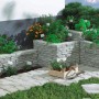 Beispiel einer Gartengestaltung mit Madoc Ziermauer Vollblocksteinen in Kalksteinfarben.
