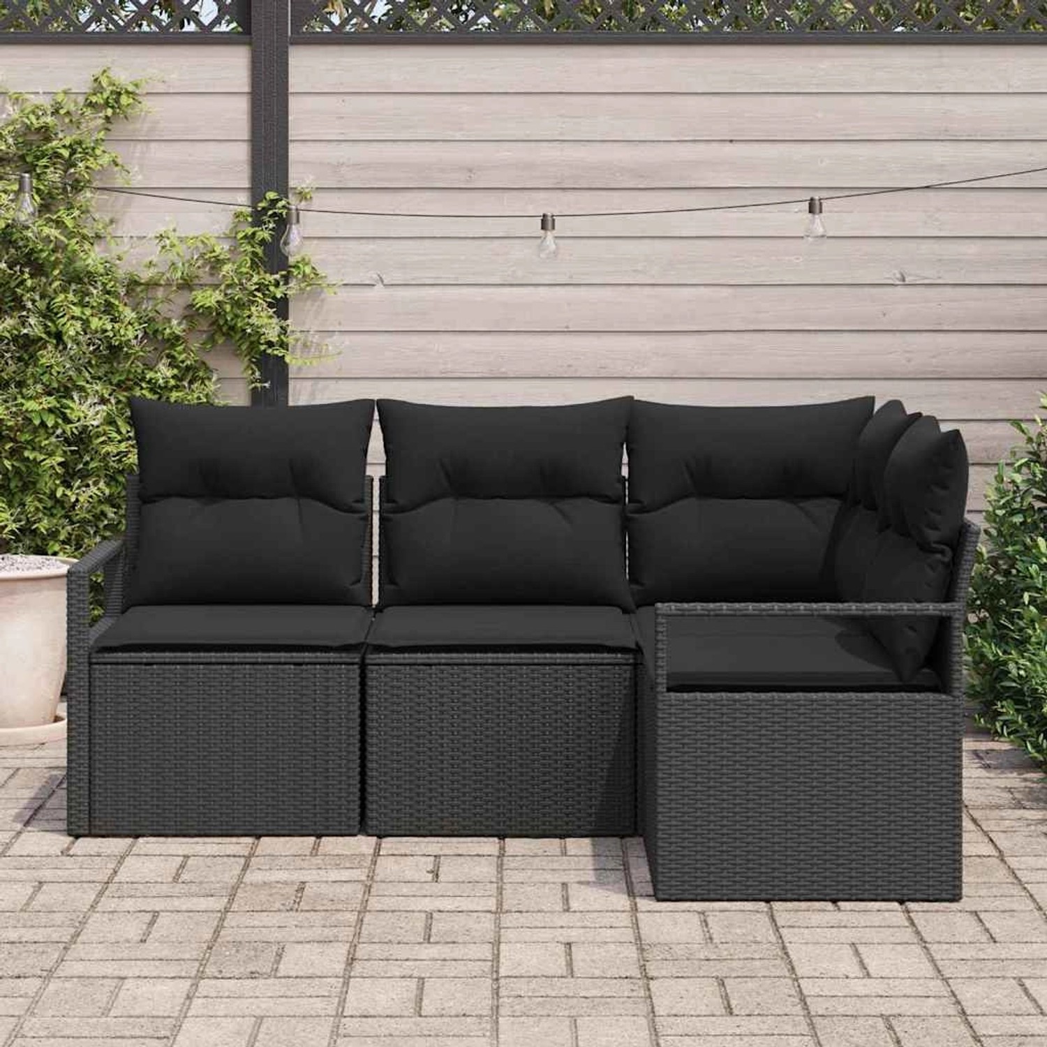 Schwarzes 4-teiliges vidaXL Garten-Sofa-Set aus Poly Rattan für Garten oder Terrasse.