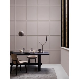 ELLE DECORATION Wandfarbe Bare Concrete No. 132, matte Betonoptik im Esszimmer.