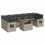 Hellgraue 8-tlg. Rattan Garten-Sofagarnitur mit Tisch und grauen Kissen. Gartenmöbel-Set für Terrasse und Garten.