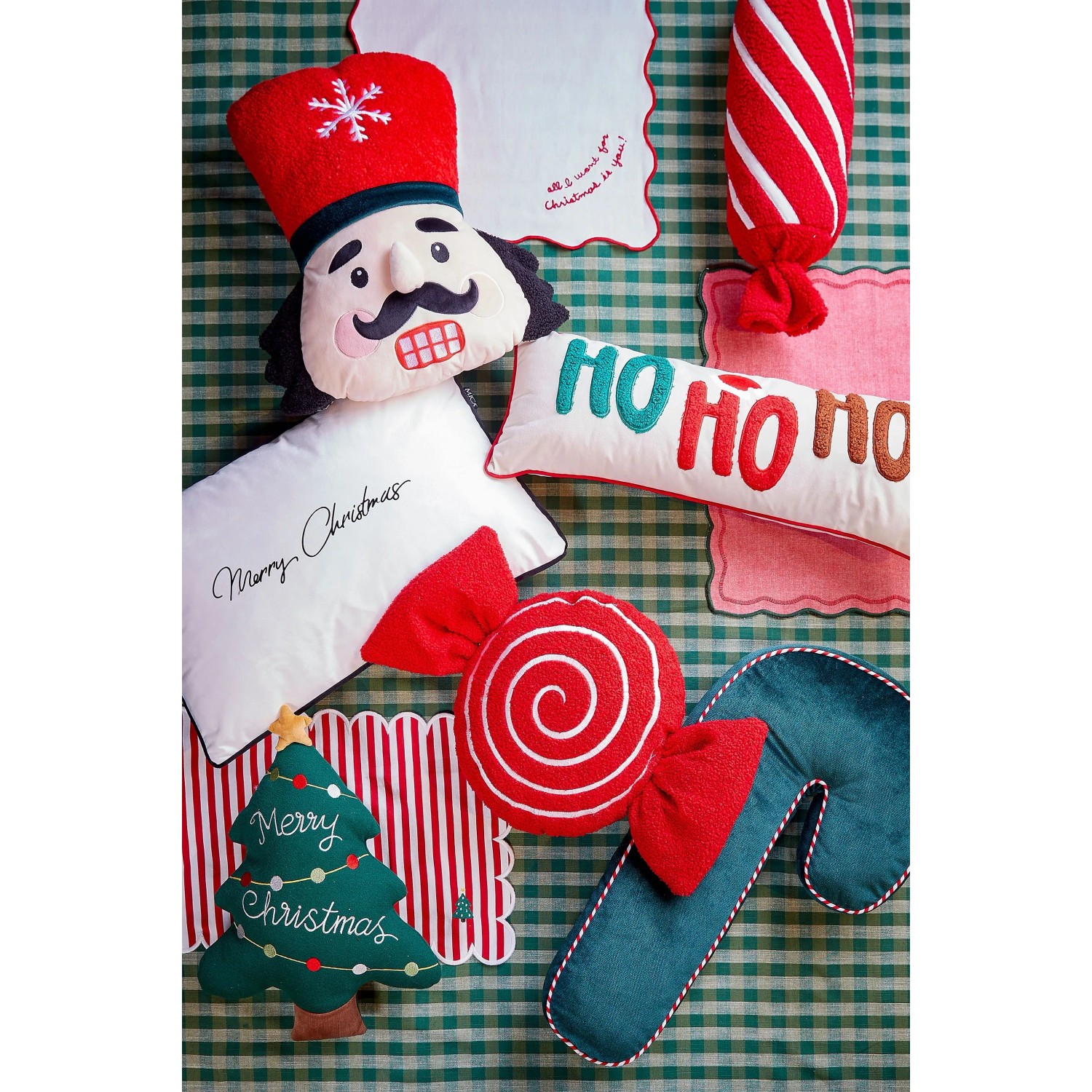 MICA Weihnachtskissen Süßigkeiten 54 cm x 10 cm x 31 cm Rot kaufen bei OBI