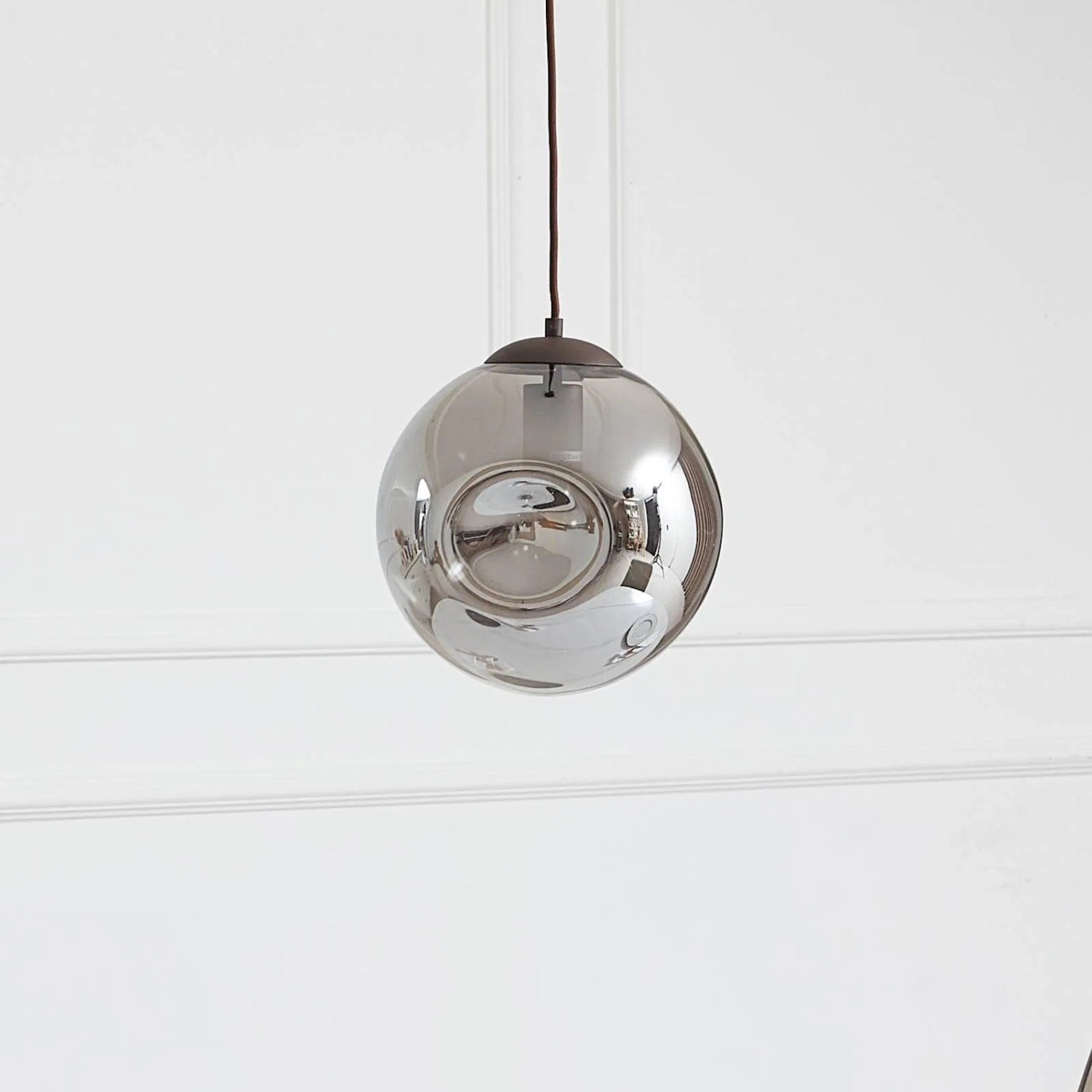 Moderne Lindby Pendelleuchte Valentina aus Alu und Glas, 1-flammig für Wohnzimmer.