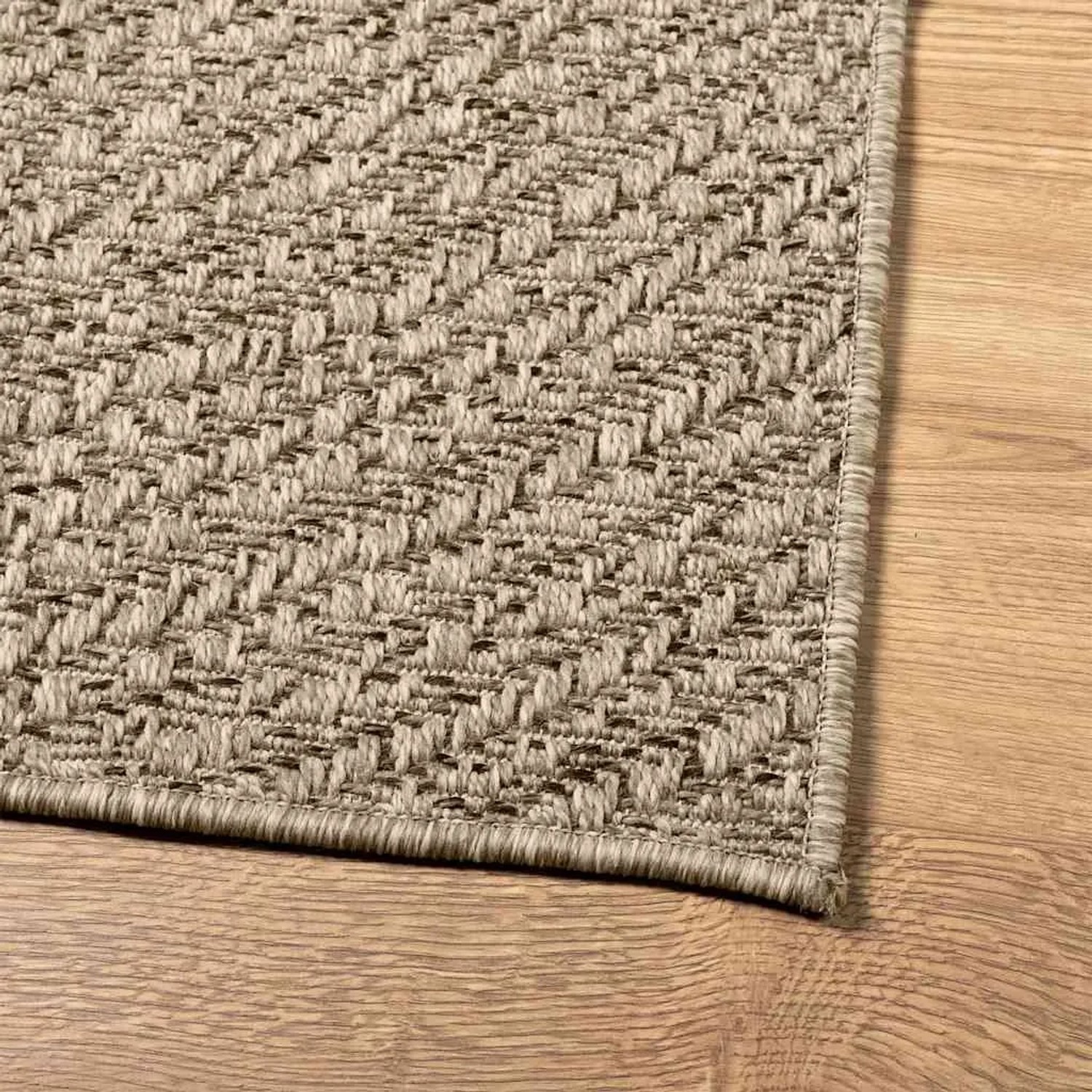 Beiger vidaXL Outdoor-Teppich ZIZUR (140x200 cm) in Jute-Optik mit Zickzackmuster.