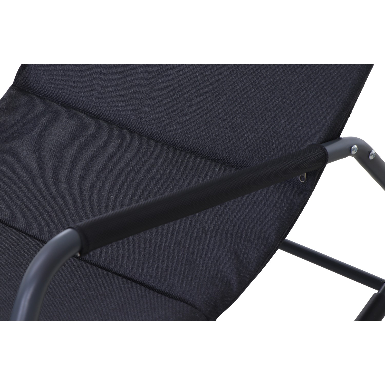 Detailaufnahme: Schwarze Siena Garden Aliano Schaukelliege mit Stahlgestell und Ranotex-Gewebe.