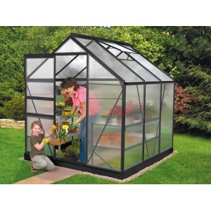 Vitavia Gewächshaus Venus 3800, schwarzer Rahmen, mit Frau und Kind im Garten.