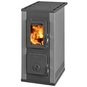 Thorma Küchenofen Flensburg Stahl 7 kW mit Kochplatte und Feuer im Brennraum.